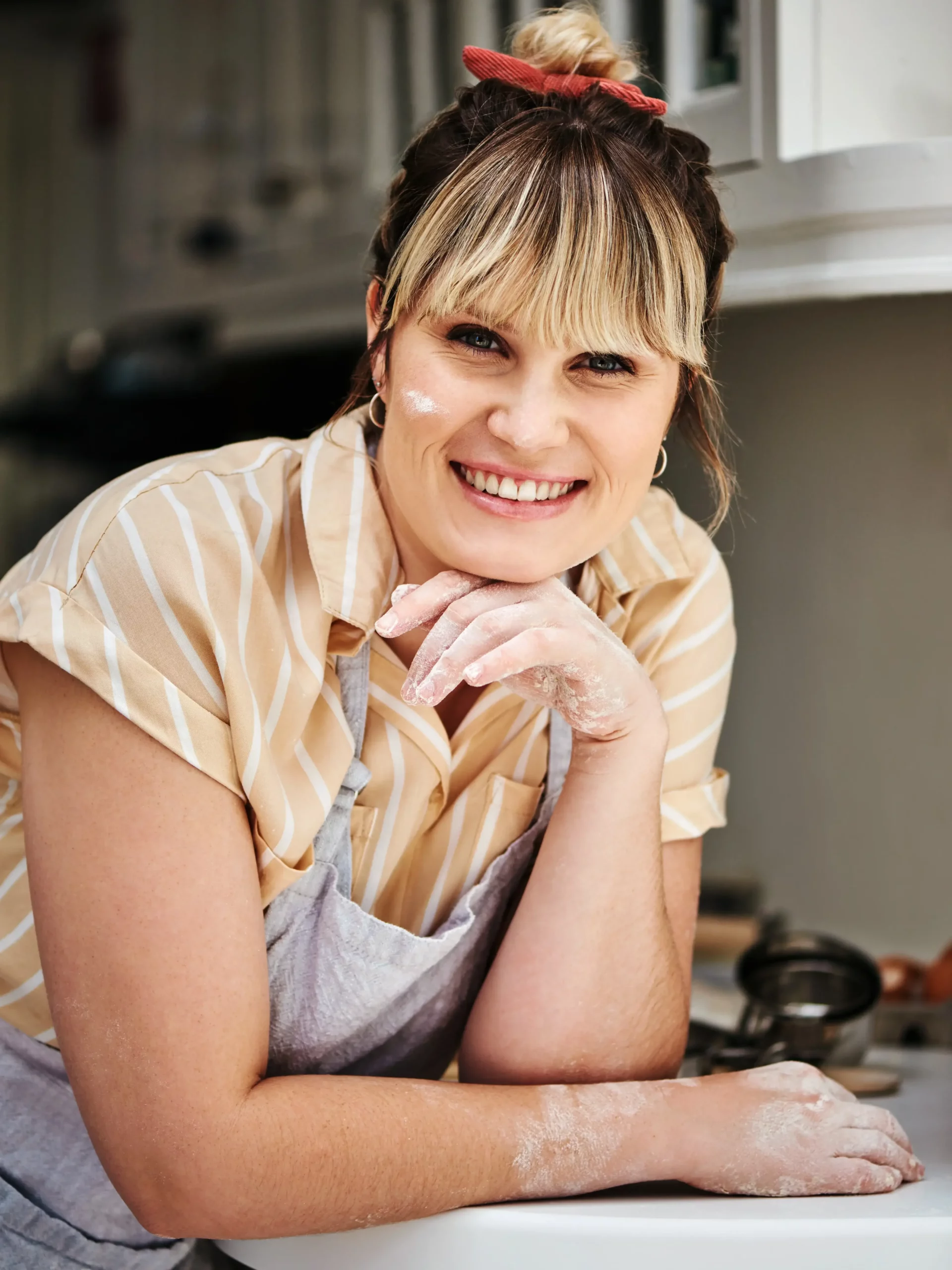 Beth-recipe-mix-Profile photo with flour on hands